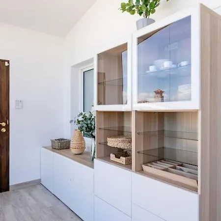 Apartment Coastal Vista: Retreat In Nature *