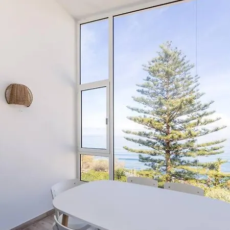 Apartment Coastal Vista: Retreat In Nature