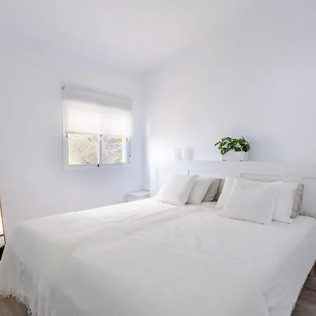 Coastal Vista: Retreat In Nature Bajamar (La Laguna)