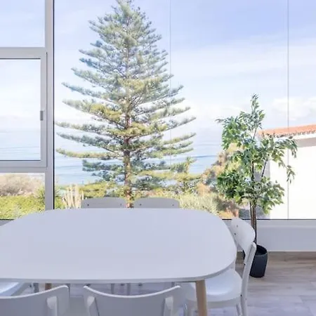 Apartment Coastal Vista: Retreat In Nature