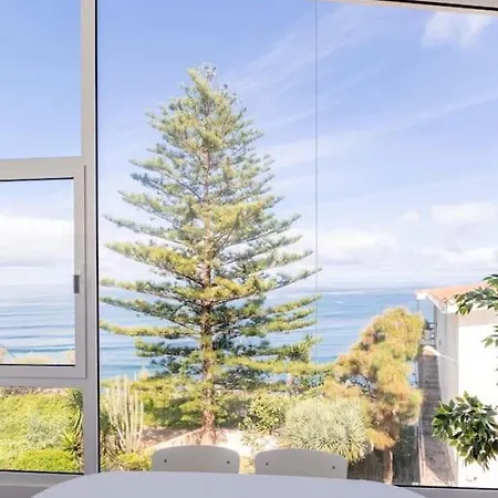 Coastal Vista: Retreat In Nature