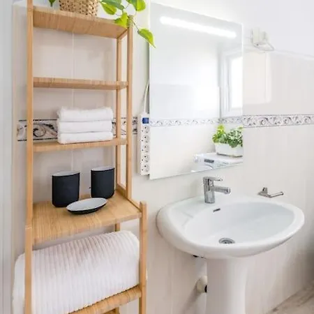 Coastal Vista: Retreat In Nature Apartment